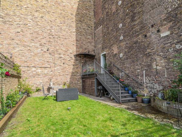 House close to kings cross : photo 9 de la chambre chambre double standard avec salle de bains et toilettes communes