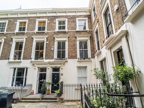 House close to kings cross : photo 10 de la chambre chambre double standard avec salle de bains et toilettes communes