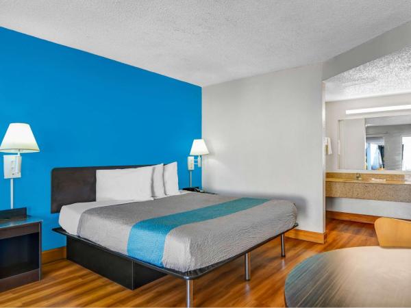 Motel 6-Atlanta, GA : photo 3 de la chambre chambre lit king-size - non-fumeurs