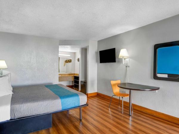 Motel 6-Atlanta, GA : photo 2 de la chambre chambre lit king-size - non-fumeurs