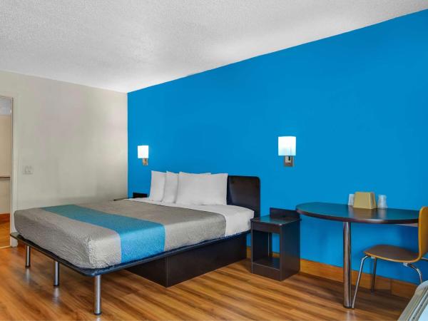 Motel 6-Atlanta, GA : photo 1 de la chambre chambre lit king-size - accessible aux personnes à mobilité réduite - non-fumeurs