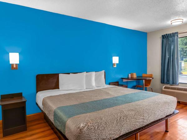 Motel 6-Atlanta, GA : photo 3 de la chambre chambre lit king-size - accessible aux personnes à mobilité réduite - non-fumeurs