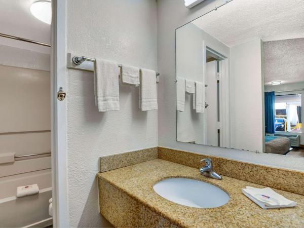 Motel 6-Atlanta, GA : photo 5 de la chambre chambre quadruple - non-fumeurs