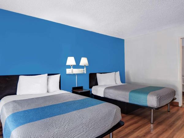 Motel 6-Atlanta, GA : photo 1 de la chambre chambre quadruple - accessible aux personnes à mobilité réduite - fumeurs