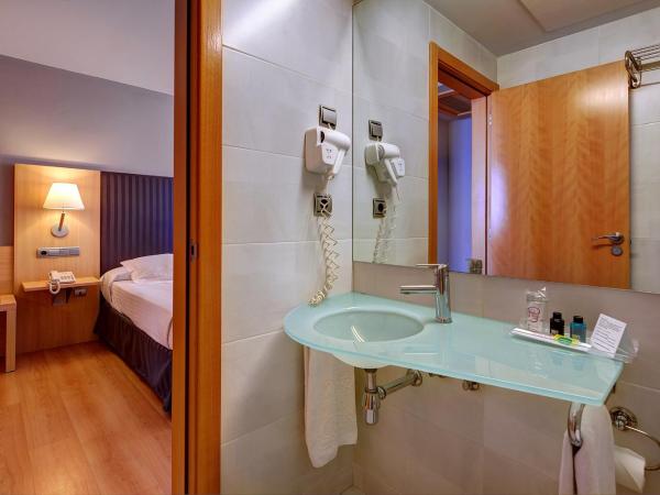 U Hotel Villa-Gomá : photo 3 de la chambre chambre lits jumeaux