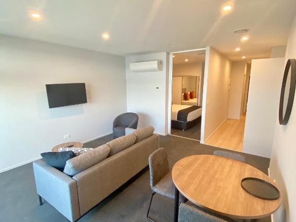 Ramada by Wyndham Newmarket Auckland : photo 7 de la chambre appartement 1 chambre lit king-size deluxe avec cuisine - dernier Étage/ne donne pas sur autoroute