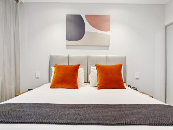 Ramada by Wyndham Newmarket Auckland : photo 1 de la chambre compact room - motorway facing