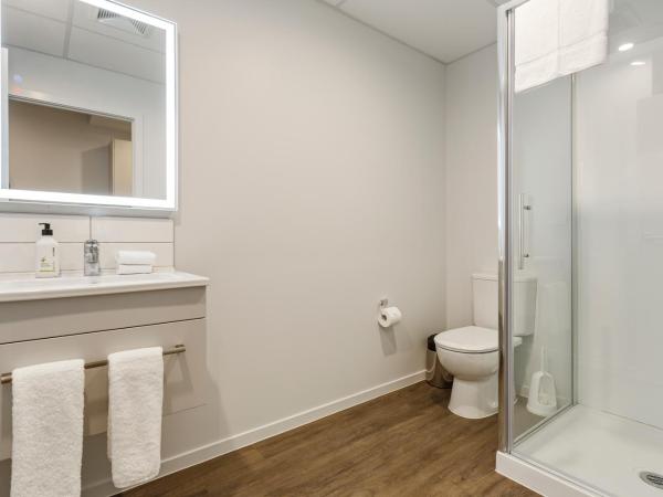 Ramada by Wyndham Newmarket Auckland : photo 10 de la chambre studio lit king-size avec kitchenette