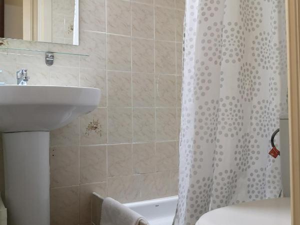 Hostal Lesseps : photo 5 de la chambre petite chambre simple