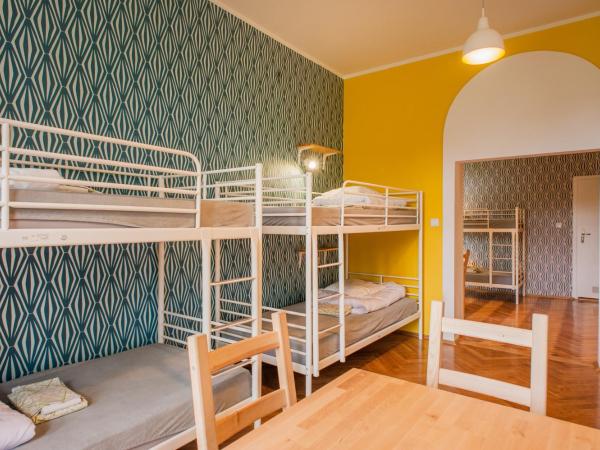 Atlantis Hostel : photo 4 de la chambre chambre pour 8 personnes avec salle de bains privative