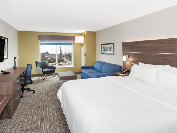 Holiday Inn Express & Suites Downtown Ottawa East, an IHG Hotel : photo 1 de la chambre suite lit king-size