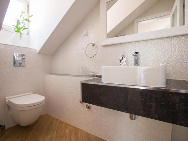 Villa Flores Room : photo 1 de la chambre chambre double deluxe avec balcon