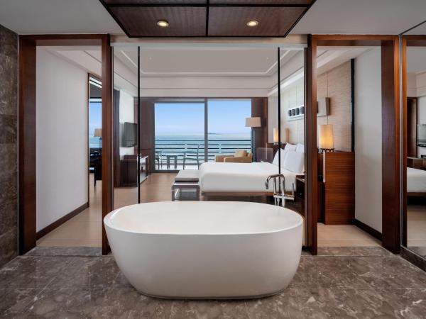 Pullman Oceanview Sanya Bay Resort & Spa : photo 1 de la chambre suite exécutive - vue sur océan