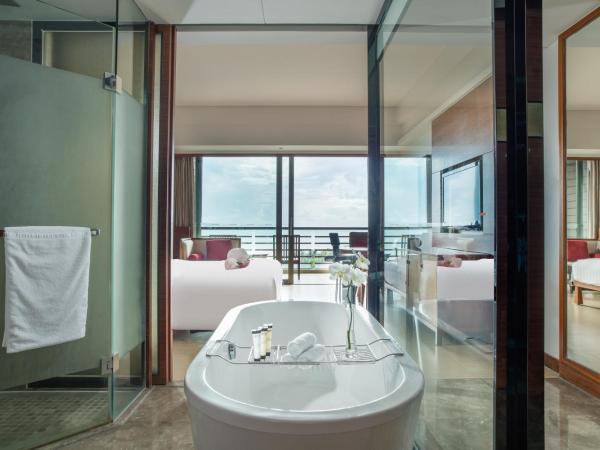 Pullman Oceanview Sanya Bay Resort & Spa : photo 2 de la chambre chambre lit king-size de luxe - vue sur océan
