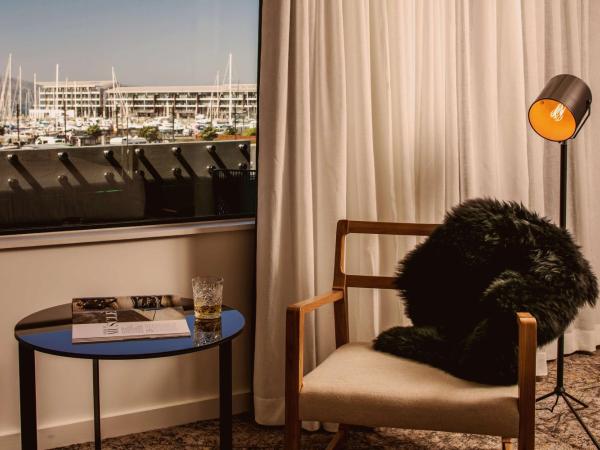 QT Wellington : photo 9 de la chambre chambre lit king-size qt harbour view