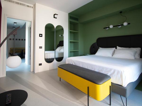 Demo Hotel Design Emotion : photo 7 de la chambre suite lit queen-size deluxe