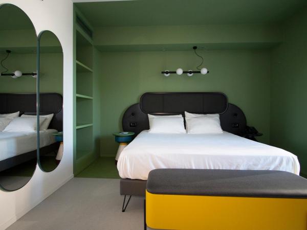 Demo Hotel Design Emotion : photo 8 de la chambre suite lit queen-size deluxe