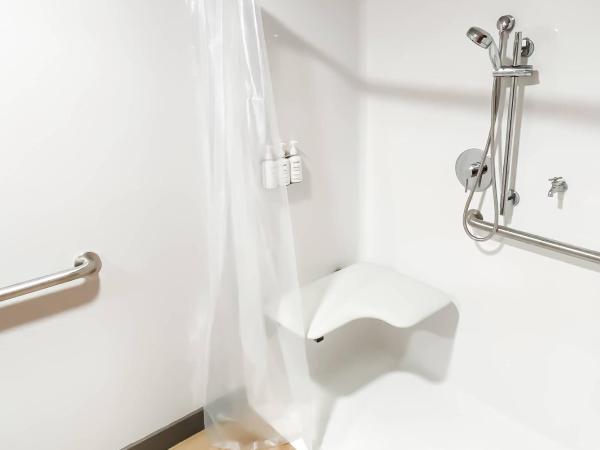 The Urban : photo 4 de la chambre chambre lit queen-size - accessible aux personnes à mobilité réduite