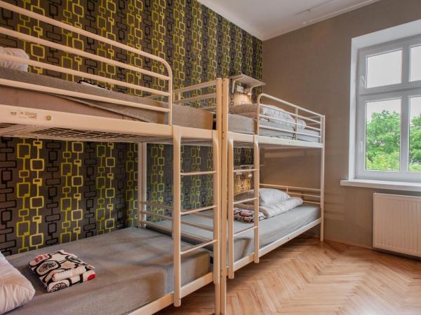 Atlantis Hostel : photo 8 de la chambre lit dans dortoir de 4 lits avec salle de bains privative