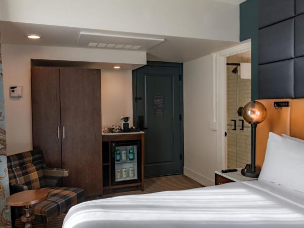 Hotel Theodore : photo 1 de la chambre chambre standard lit queen-size