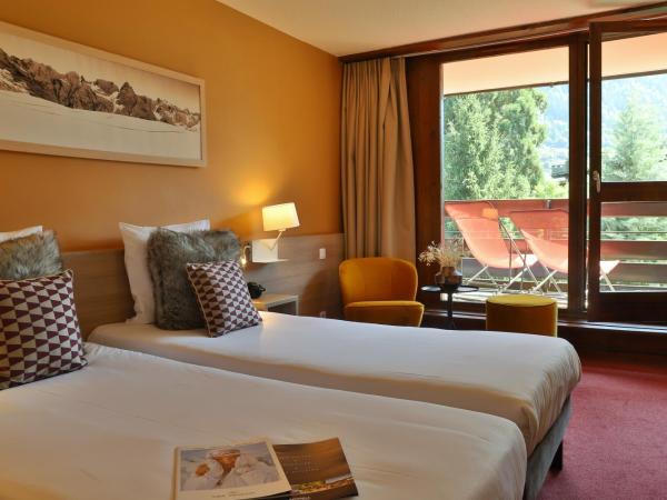 SOWELL HOTELS Mont Blanc et SPA : photo 4 de la chambre chambre triple – vue sur montagne