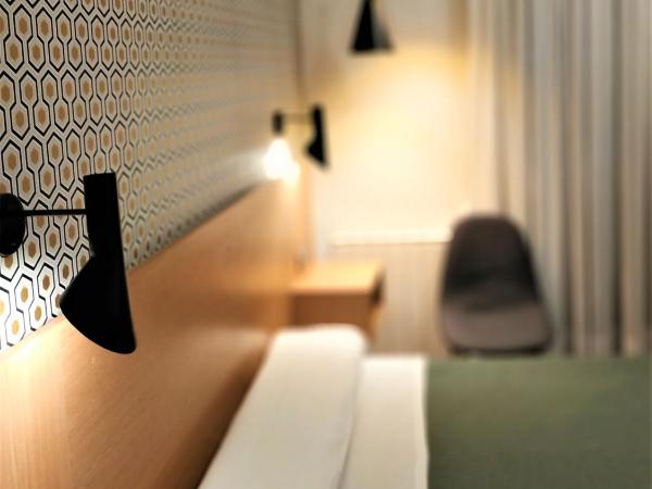 Roquefer Bilbao Central Rooms : photo 6 de la chambre chambre simple avec salle de bains privative