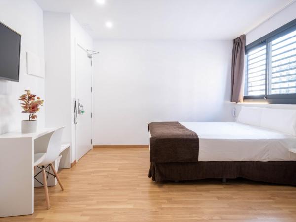Hotel BESTPRICE Girona : photo 3 de la chambre chambre deluxe double ou lits jumeaux
