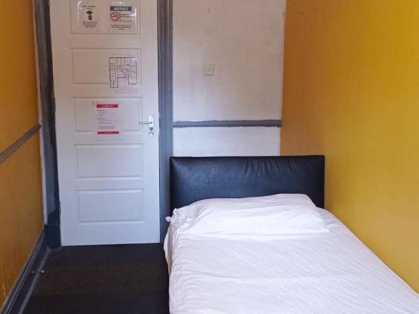 Gorton Mount Hotel Manchester : photo 5 de la chambre chambre simple Économique avec salle de bains commune