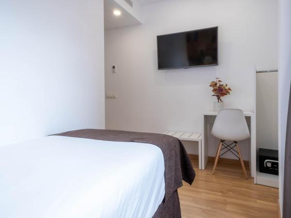Hotel BESTPRICE Girona : photo 6 de la chambre chambre simple deluxe