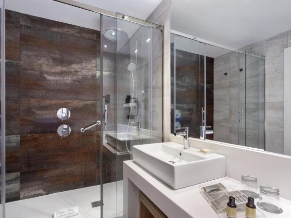 Catalonia Gran Vía Madrid : photo 4 de la chambre hébergement supérieur avec salle de sport