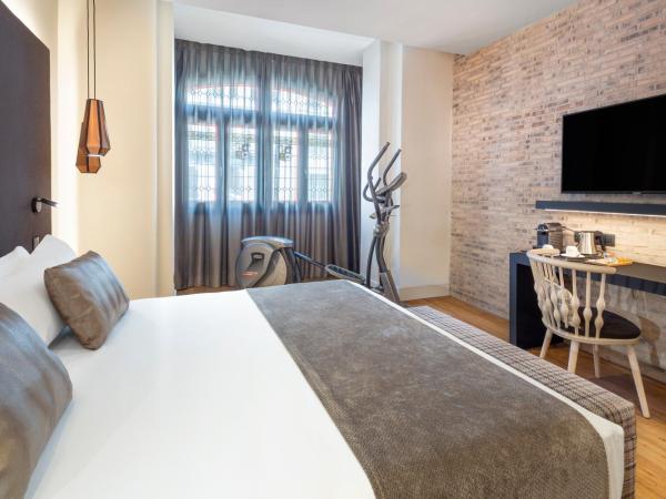 Catalonia Gran Vía Madrid : photo 2 de la chambre hébergement supérieur avec salle de sport