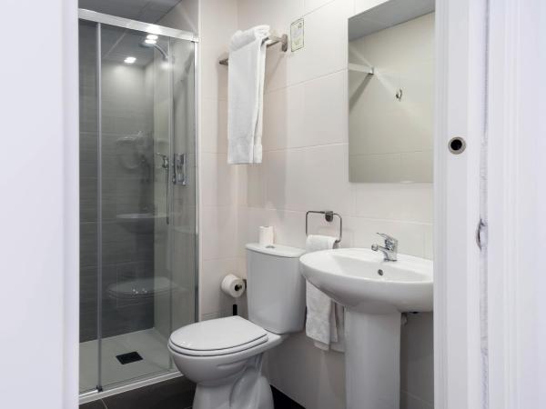 Hotel BESTPRICE Girona : photo 2 de la chambre chambre deluxe double ou lits jumeaux