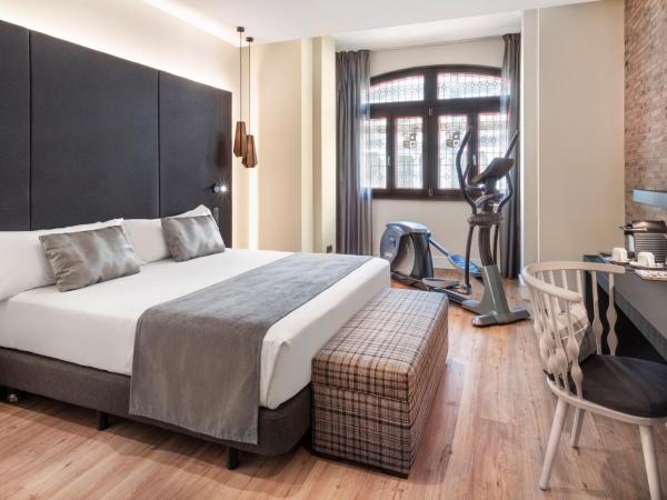 Catalonia Gran Vía Madrid : photo 1 de la chambre hébergement supérieur avec salle de sport