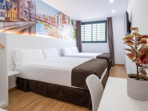 Hotel BESTPRICE Girona : photo 1 de la chambre chambre familiale deluxe