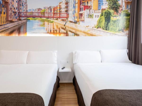 Hotel BESTPRICE Girona : photo 2 de la chambre chambre familiale supérieure