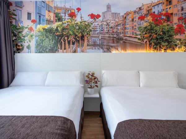Hotel BESTPRICE Girona : photo 2 de la chambre chambre familiale deluxe