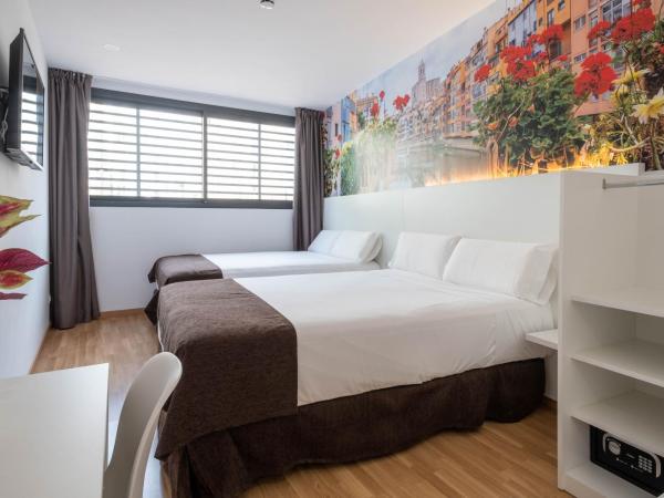 Hotel BESTPRICE Girona : photo 4 de la chambre chambre familiale deluxe
