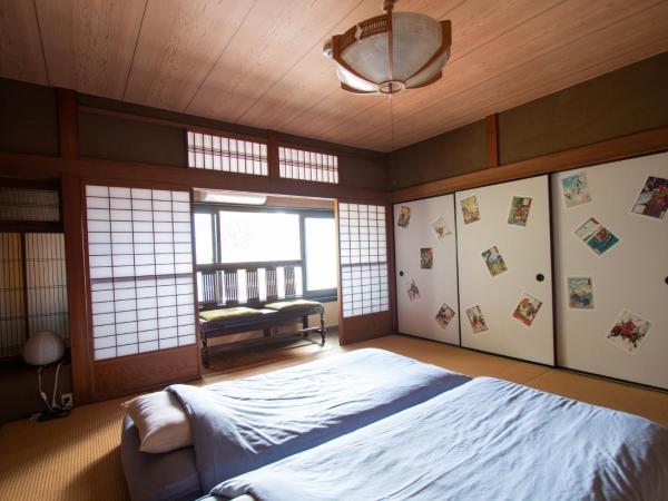 Hostel Ayame : photo 1 de la chambre chambre de style japonais avec salle de bains privative - vue sur ville - deuxième Étage