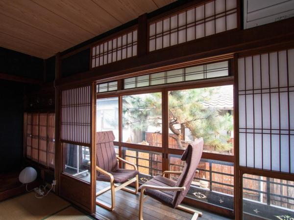Hostel Ayame : photo 8 de la chambre chambre de style japonais avec salle de bains privative - vue sur jardin - deuxième Étage