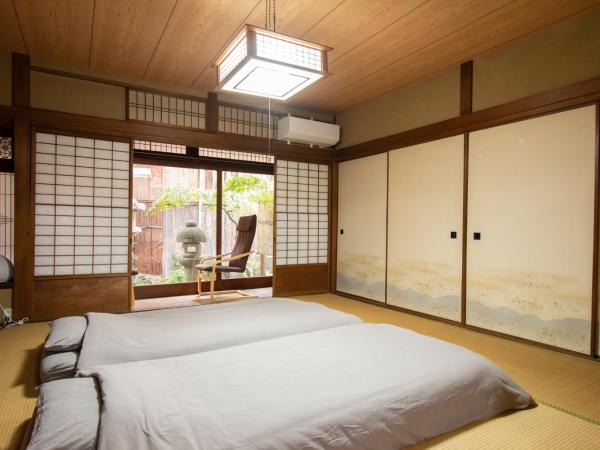 Hostel Ayame : photo 4 de la chambre chambre de style japonais avec salle de bains privative - vue sur jardin - rez-de-chaussée