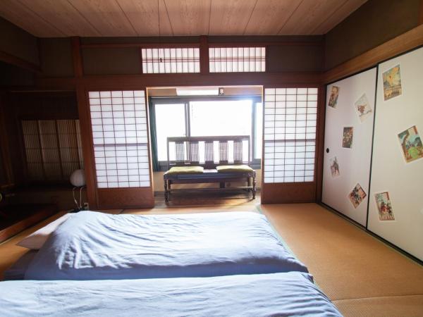 Hostel Ayame : photo 2 de la chambre chambre de style japonais avec salle de bains privative - vue sur ville - deuxième Étage