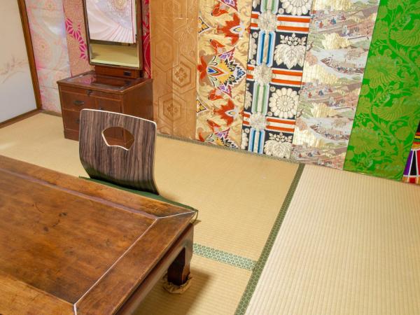 Hostel Ayame : photo 6 de la chambre chambre de style japonais avec salle de bains privative - vue sur jardin - rez-de-chaussée