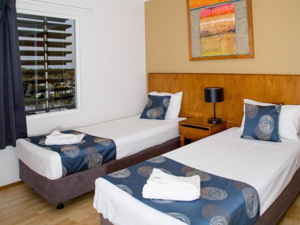 Cullen Bay Resorts : photo 3 de la chambre standard two bedroom apartment water views includes free parking & wifi