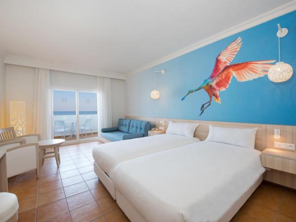 Iberostar Waves Founty Beach All Inclusive : photo 1 de la chambre hébergement double côté plage - vue sur mer