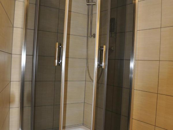 City Pension Stephansplatz I Self Check In : photo 6 de la chambre petite chambre simple