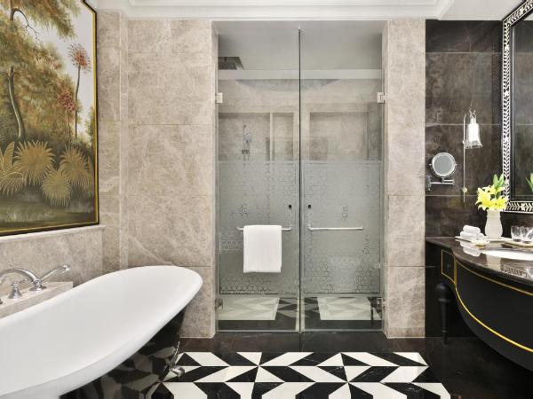 Raffles Udaipur : photo 1 de la chambre flamingo signature room with balcony king bed - 15% discount on food & soft beverage and spa, 4 pieces laundry once per stay