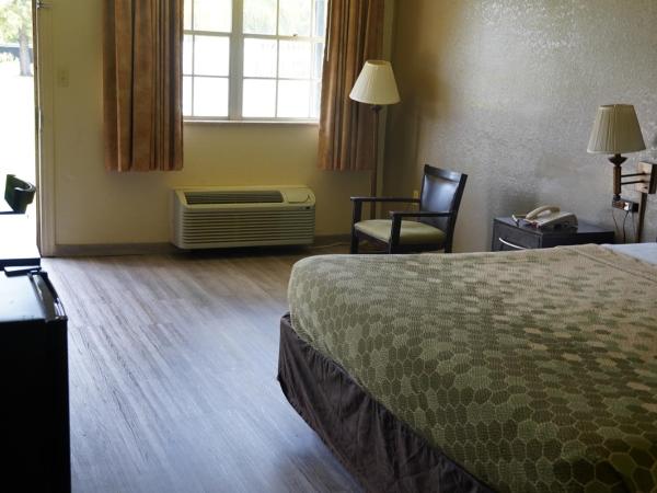 Econo Lodge : photo 3 de la chambre chambre lit king-size - accessible aux personnes à mobilité réduite/non-fumeurs