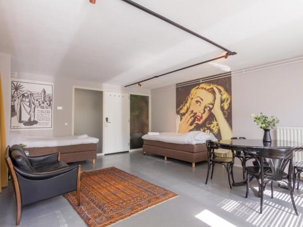 Pink Flamingo Boutique Hostel : photo 4 de la chambre chambre double ou lits jumeaux avec salle de bains privative