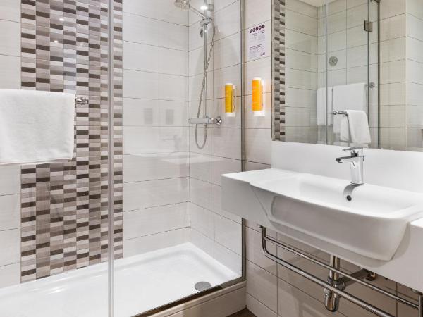 Premier Inn Dubai Ibn Battuta Mall : photo 3 de la chambre hébergement double standard - non-fumeurs