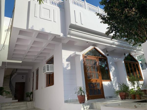 The Karauli Villa by Le Pension Stays : photo 7 de la chambre appartement 3 chambres